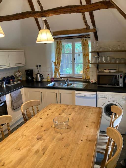 Stable Cottage - Sleeps 6, Near Lulworth Cove Dorchester Exterior foto